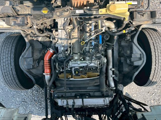 キャンター プレス式パッカー車塵芥車極東製5.9立米積載3t連続作動車 ☆上物メーカー:極東開発製 容積:5.9立米 型式:GB59-27-S☆汚水タンク付き☆最大積載量:3000kg☆ミ5速MT☆2990cc(150馬力・ターボ)☆実走行☆3人乗☆バックカメラ☆ドラレコ(60枚目)