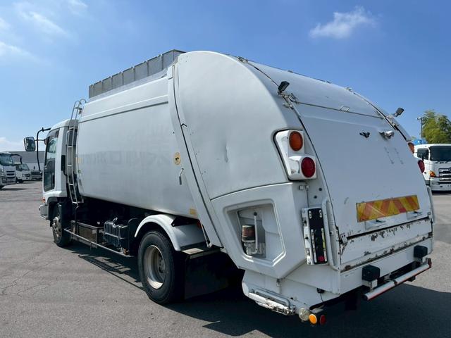 フォワード プレス式パッカー車 塵芥車10.2立米極東開発製連続作動車 ☆プレス式・スライド排出☆上物メーカー:極東開発製 型式:GB102-26-S 容積:10.2立米☆連続スイッチ付・連続作動車☆汚水タンク付き(ステンレス製)☆ペーパー仕様☆NOx・PM適合車!!(8枚目)