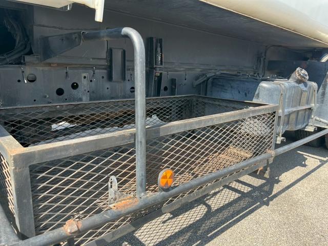 フォワード プレス式パッカー車 塵芥車10.2立米極東開発製連続作動車 ☆プレス式・スライド排出☆上物メーカー:極東開発製 型式:GB102-26-S 容積:10.2立米☆連続スイッチ付・連続作動車☆汚水タンク付き(ステンレス製)☆ペーパー仕様☆NOx・PM適合車!!(12枚目)