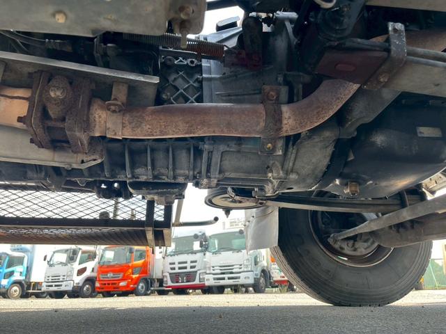 フォワード プレス式パッカー車 塵芥車10.2立米極東開発製連続作動車 ☆プレス式・スライド排出☆上物メーカー:極東開発製 型式:GB102-26-S 容積:10.2立米☆連続スイッチ付・連続作動車☆汚水タンク付き(ステンレス製)☆ペーパー仕様☆NOx・PM適合車!!(23枚目)