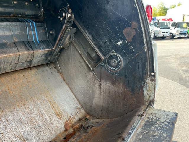 フォワード プレス式パッカー車 塵芥車10.2立米極東開発製連続作動車 ☆プレス式・スライド排出☆上物メーカー:極東開発製 型式:GB102-26-S 容積:10.2立米☆連続スイッチ付・連続作動車☆汚水タンク付き(ステンレス製)☆ペーパー仕様☆NOx・PM適合車!!(30枚目)