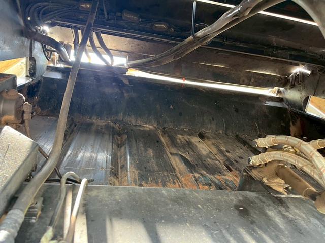 フォワード プレス式パッカー車 塵芥車10.2立米極東開発製連続作動車 ☆プレス式・スライド排出☆上物メーカー:極東開発製 型式:GB102-26-S 容積:10.2立米☆連続スイッチ付・連続作動車☆汚水タンク付き(ステンレス製)☆ペーパー仕様☆NOx・PM適合車!!(33枚目)