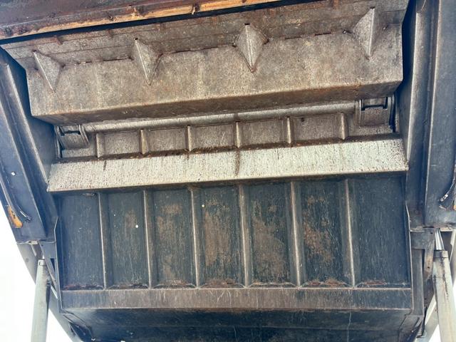 フォワード プレス式パッカー車 塵芥車10.2立米極東開発製連続作動車 ☆プレス式・スライド排出☆上物メーカー:極東開発製 型式:GB102-26-S 容積:10.2立米☆連続スイッチ付・連続作動車☆汚水タンク付き(ステンレス製)☆ペーパー仕様☆NOx・PM適合車!!(36枚目)