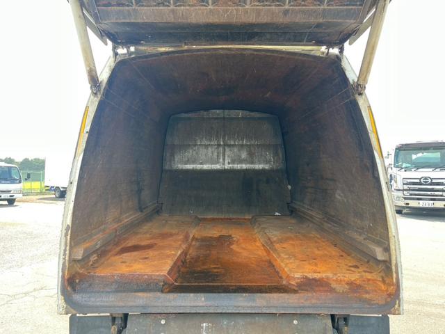 フォワード プレス式パッカー車 塵芥車10.2立米極東開発製連続作動車 ☆プレス式・スライド排出☆上物メーカー:極東開発製 型式:GB102-26-S 容積:10.2立米☆連続スイッチ付・連続作動車☆汚水タンク付き(ステンレス製)☆ペーパー仕様☆NOx・PM適合車!!(39枚目)