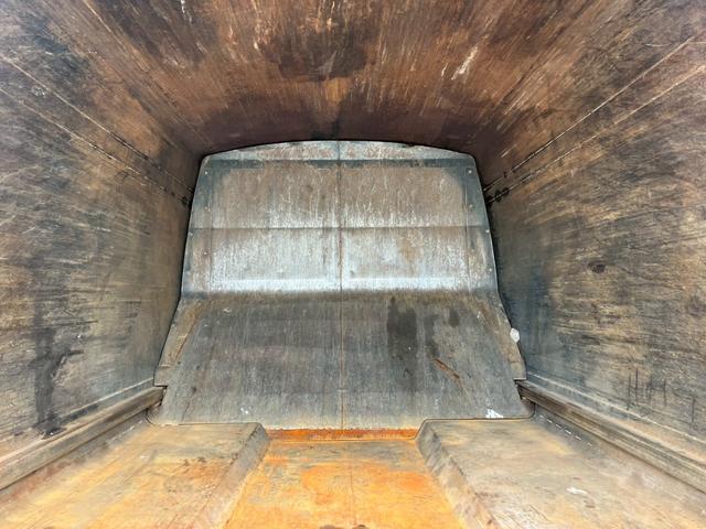 フォワード プレス式パッカー車 塵芥車10.2立米極東開発製連続作動車 ☆プレス式・スライド排出☆上物メーカー:極東開発製 型式:GB102-26-S 容積:10.2立米☆連続スイッチ付・連続作動車☆汚水タンク付き(ステンレス製)☆ペーパー仕様☆NOx・PM適合車!!(40枚目)