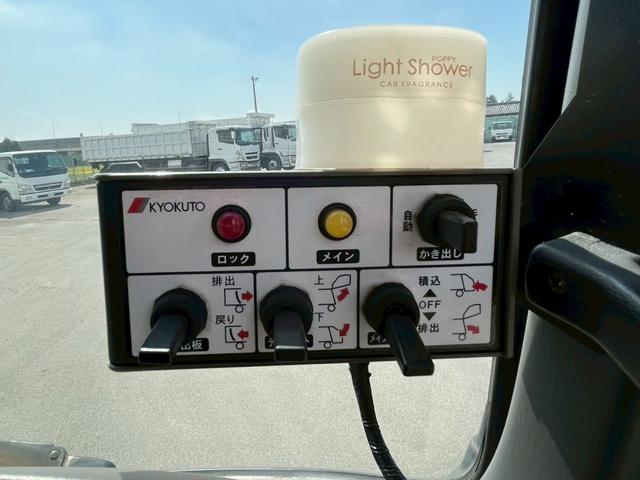 フォワード プレス式パッカー車 塵芥車10.2立米極東開発製連続作動車 ☆プレス式・スライド排出☆上物メーカー:極東開発製 型式:GB102-26-S 容積:10.2立米☆連続スイッチ付・連続作動車☆汚水タンク付き(ステンレス製)☆ペーパー仕様☆NOx・PM適合車!!(67枚目)