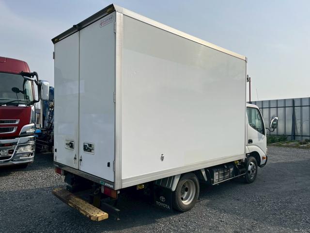 ダイナトラック パネルバン標準セミロング3300ボディステンレス床5速MT ☆上物:トヨタ車体 ボディーNO:ST10B00126☆標準セミロングボディ☆ステンレス床☆5速MT☆4000cc(116馬力)☆3人乗り☆電格ミラー☆バックカメラ☆ETC(6枚目)