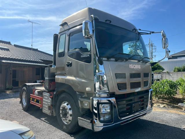 ギガ トレーラーヘッドダンプポンプPTO付き小平製 積載11.5t ハイルーフマニュアル☆ダンプPTO付き☆ダンプレバー付き☆第五輪荷重:11500kg☆メッキパーツ☆総輪アルミホイール☆デフロック☆ベッド付☆ETC付☆電格ミラー☆ヒーター付ミラー☆キーレス(4枚目)