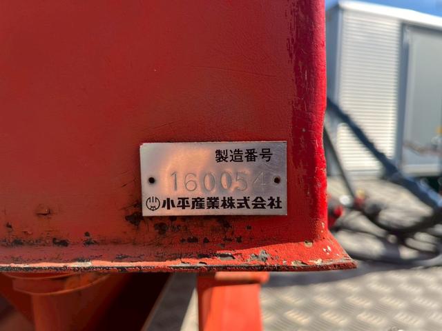 ギガ トレーラーヘッドダンプポンプPTO付き小平製 積載11.5t ハイルーフマニュアル☆ダンプPTO付き☆ダンプレバー付き☆第五輪荷重:11500kg☆メッキパーツ☆総輪アルミホイール☆デフロック☆ベッド付☆ETC付☆電格ミラー☆ヒーター付ミラー☆キーレス(9枚目)