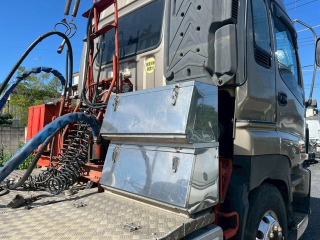 ギガ トレーラーヘッドダンプポンプPTO付き小平製 積載11.5t ハイルーフマニュアル☆ダンプPTO付き☆ダンプレバー付き☆第五輪荷重:11500kg☆メッキパーツ☆総輪アルミホイール☆デフロック☆ベッド付☆ETC付☆電格ミラー☆ヒーター付ミラー☆キーレス(41枚目)