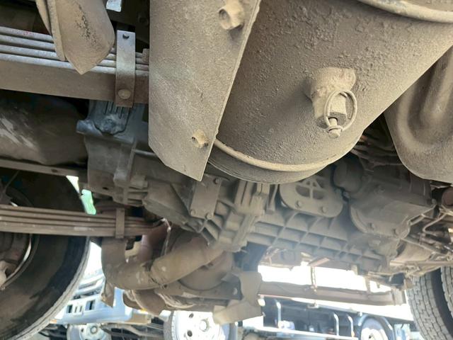 ギガ トレーラーヘッドダンプポンプPTO付き小平製 積載11.5t ハイルーフマニュアル☆ダンプPTO付き☆ダンプレバー付き☆第五輪荷重:11500kg☆メッキパーツ☆総輪アルミホイール☆デフロック☆ベッド付☆ETC付☆電格ミラー☆ヒーター付ミラー☆キーレス(44枚目)