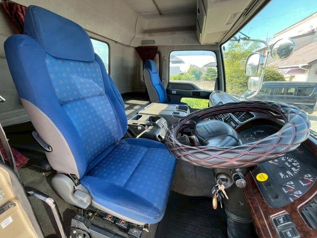 ギガ トレーラーヘッドダンプポンプPTO付き小平製 積載11.5t ハイルーフマニュアル☆ダンプPTO付き☆ダンプレバー付き☆第五輪荷重:11500kg☆メッキパーツ☆総輪アルミホイール☆デフロック☆ベッド付☆ETC付☆電格ミラー☆ヒーター付ミラー☆キーレス(62枚目)