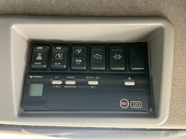 ギガ トレーラーヘッドダンプポンプPTO付き小平製 積載11.5t ハイルーフマニュアル☆ダンプPTO付き☆ダンプレバー付き☆第五輪荷重:11500kg☆メッキパーツ☆総輪アルミホイール☆デフロック☆ベッド付☆ETC付☆電格ミラー☆ヒーター付ミラー☆キーレス(74枚目)