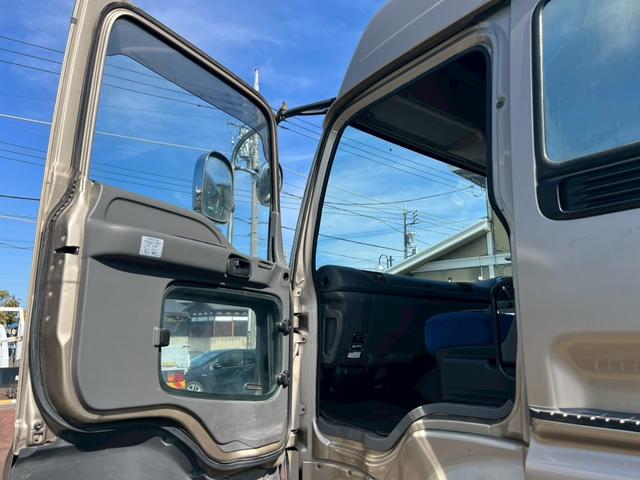 ギガ トレーラーヘッドダンプポンプPTO付き小平製 積載11.5t ハイルーフマニュアル☆ダンプPTO付き☆ダンプレバー付き☆第五輪荷重:11500kg☆メッキパーツ☆総輪アルミホイール☆デフロック☆ベッド付☆ETC付☆電格ミラー☆ヒーター付ミラー☆キーレス(79枚目)