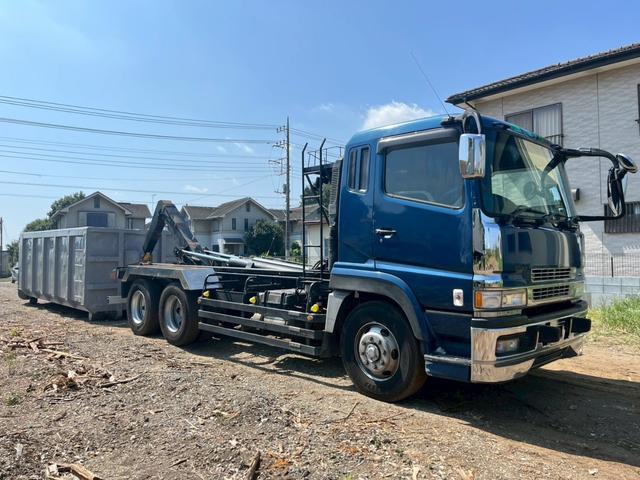 スーパーグレート ２２ｔアームロール新明和製ダブルシリンダー積載１１．４ｔ　予備検査付（車検１年付）☆新明和製型式：ＣＣＡ１０１２－１１製造：２００２年３月同年式☆ダブルシリンダー☆バッカン付☆最大積載量：１１４００ｋｇ☆７速ＭＴ☆１２８８０ｃｃ（３５０馬力・ターボ）☆２デフ（2枚目）