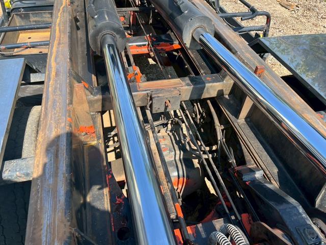 スーパーグレート ２２ｔアームロール新明和製ダブルシリンダー積載１１．４ｔ　予備検査付（車検１年付）☆新明和製型式：ＣＣＡ１０１２－１１製造：２００２年３月同年式☆ダブルシリンダー☆バッカン付☆最大積載量：１１４００ｋｇ☆７速ＭＴ☆１２８８０ｃｃ（３５０馬力・ターボ）☆２デフ（35枚目）