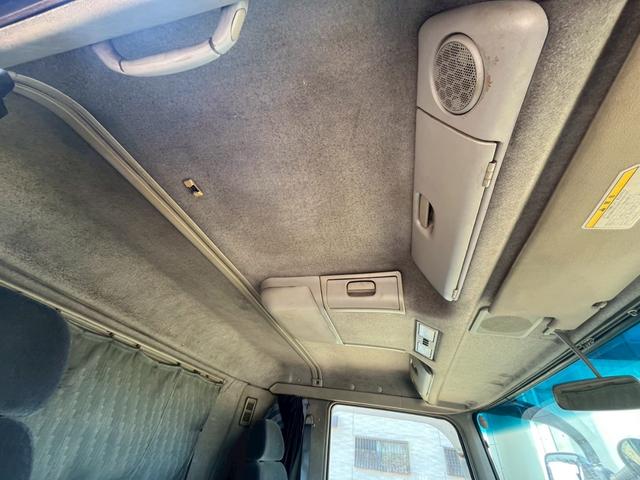 スーパーグレート ２２ｔアームロール新明和製ダブルシリンダー積載１１．４ｔ　予備検査付（車検１年付）☆新明和製型式：ＣＣＡ１０１２－１１製造：２００２年３月同年式☆ダブルシリンダー☆バッカン付☆最大積載量：１１４００ｋｇ☆７速ＭＴ☆１２８８０ｃｃ（３５０馬力・ターボ）☆２デフ（67枚目）