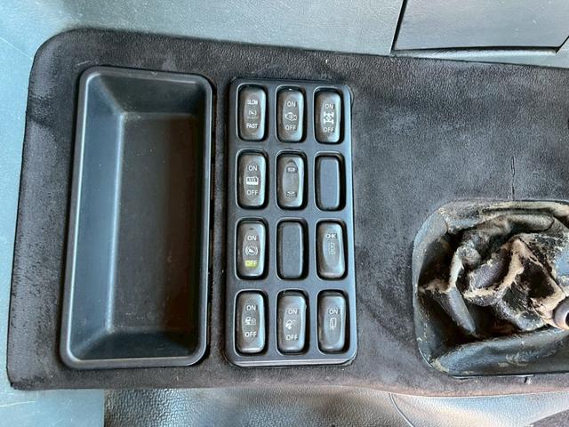 スーパーグレート ２２ｔアームロール新明和製ダブルシリンダー積載１１．４ｔ　予備検査付（車検１年付）☆新明和製型式：ＣＣＡ１０１２－１１製造：２００２年３月同年式☆ダブルシリンダー☆バッカン付☆最大積載量：１１４００ｋｇ☆７速ＭＴ☆１２８８０ｃｃ（３５０馬力・ターボ）☆２デフ（77枚目）