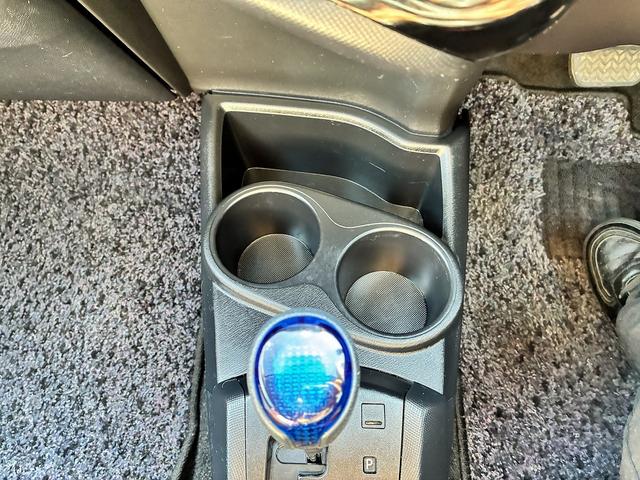 アクア S 横滑り防止ブレーキ アイドリングストップ USB ETC アイドリングストップ シートヒーター オートライト 電動格納ミラー パーキングスタート フルセグ(31枚目)