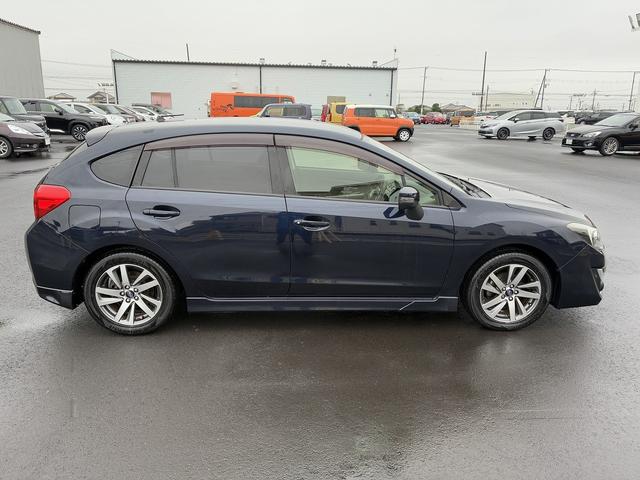 インプレッサスポーツ １．６ｉ－Ｓ　横滑り防止装置　ＥＴＣ　アイドリングストップ　電動格納ミラー　フォグランプ　純正アルミホイール　パーキングスタート　ＵＳＢ　ＣＤ　ＤＶＤ　フロアマット（7枚目）