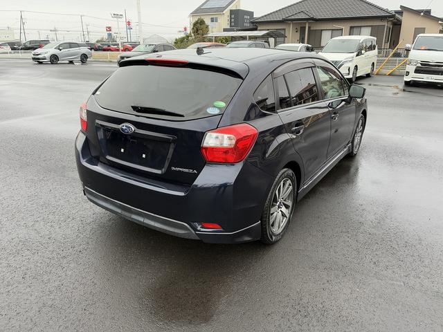 インプレッサスポーツ １．６ｉ－Ｓ　横滑り防止装置　ＥＴＣ　アイドリングストップ　電動格納ミラー　フォグランプ　純正アルミホイール　パーキングスタート　ＵＳＢ　ＣＤ　ＤＶＤ　フロアマット（8枚目）