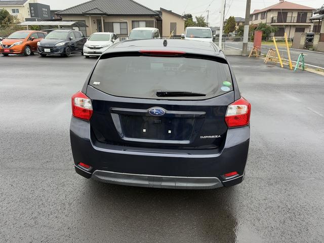 インプレッサスポーツ １．６ｉ－Ｓ　横滑り防止装置　ＥＴＣ　アイドリングストップ　電動格納ミラー　フォグランプ　純正アルミホイール　パーキングスタート　ＵＳＢ　ＣＤ　ＤＶＤ　フロアマット（9枚目）