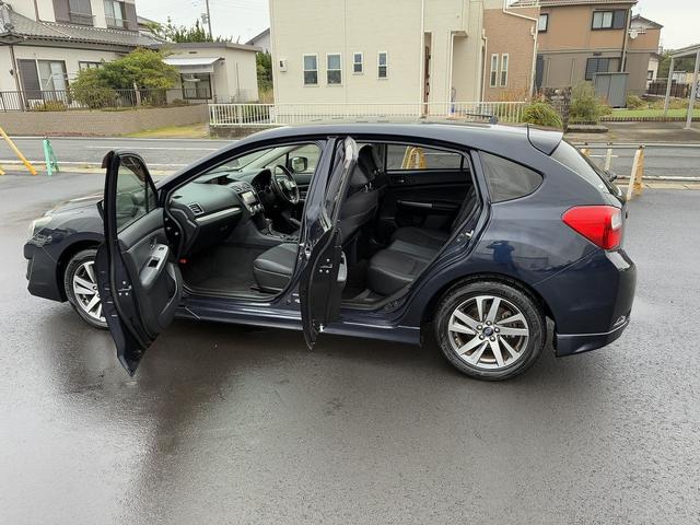 インプレッサスポーツ １．６ｉ－Ｓ　横滑り防止装置　ＥＴＣ　アイドリングストップ　電動格納ミラー　フォグランプ　純正アルミホイール　パーキングスタート　ＵＳＢ　ＣＤ　ＤＶＤ　フロアマット（12枚目）