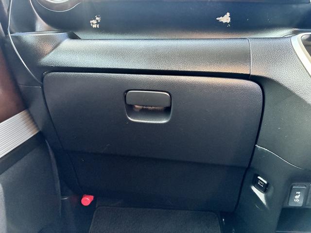 ☆店舗入り口☆　　　　店舗入り口は、表通り沿いに、１か所の出入り口が有ります！看板が目印です！