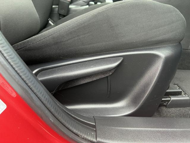 MAZDA2 15S スマートエディション レーンアシスト 純正ナビ フルセグ 全方位カメラ BT USB コーナーセンサー ドライブレコーダー パーキングアシスタント 電動格納ミラー LED オートライト 純正アルミホイール 横滑り防止装置(20枚目)