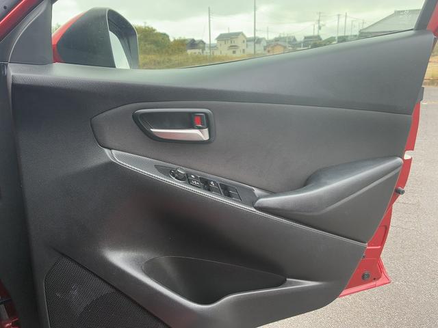 MAZDA2 15S スマートエディション レーンアシスト 純正ナビ フルセグ 全方位カメラ BT USB コーナーセンサー ドライブレコーダー パーキングアシスタント 電動格納ミラー LED オートライト 純正アルミホイール 横滑り防止装置(39枚目)