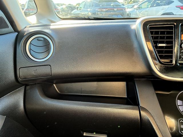 デイズルークス ハイウェイスター　Ｘ　衝突軽減ブレーキ　両側電動スライドドア　社外ナビ　フルセグＴＶ　全方位カメラ　ＥＴＣ　ＬＥＤ　オートライト　ステアリングスイッチ　横滑り防止装置　純正アルミ１５インチ　電動格納ミラー　アイスト（27枚目）