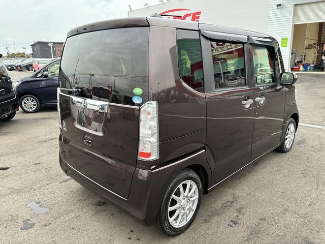 Ｎ－ＢＯＸ Ｇ・Ｌパッケージ　横滑り防止装置　アイドリングストップ　純正ナビ　バックカメラ　ＵＳＢ　ＥＴＣ　電動格納ミラー　片側電動スライドドア　ベンチシート　社外アルミホイール　フロアマット（9枚目）