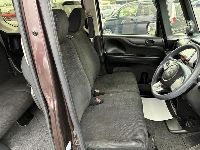 Ｎ－ＢＯＸ Ｇ・Ｌパッケージ　横滑り防止装置　アイドリングストップ　純正ナビ　バックカメラ　ＵＳＢ　ＥＴＣ　電動格納ミラー　片側電動スライドドア　ベンチシート　社外アルミホイール　フロアマット（19枚目）