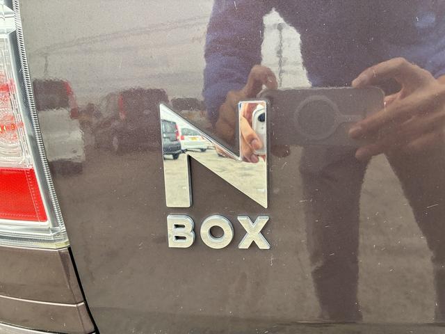 Ｎ－ＢＯＸ Ｇ・Ｌパッケージ　横滑り防止装置　アイドリングストップ　純正ナビ　バックカメラ　ＵＳＢ　ＥＴＣ　電動格納ミラー　片側電動スライドドア　ベンチシート　社外アルミホイール　フロアマット（58枚目）