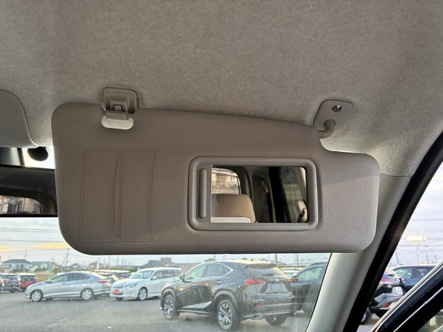 ☆広々店内です☆　今まで以上に清潔感のある広々とした店内で、大型モニターを使って、お客様をごゆっくりとご案内させて頂きます。