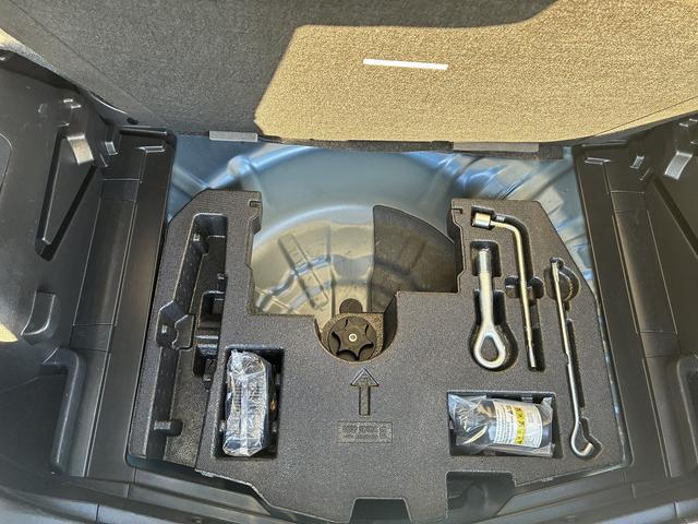 ノート Ｘ　レンタアップ　純正ナビ　衝突軽減ブレーキ　Ｂｌｕｅｔｏｏｔｈ　ＥＴＣ　レーンアシスト　ステアリングスイッチ　ＡＵＸ　電動格納ミラー　オートライト　アイドリングストップ　スマートキー　フロアマット（16枚目）