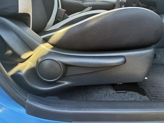 ノート Ｘ　レンタアップ　純正ナビ　衝突軽減ブレーキ　Ｂｌｕｅｔｏｏｔｈ　ＥＴＣ　レーンアシスト　ステアリングスイッチ　ＡＵＸ　電動格納ミラー　オートライト　アイドリングストップ　スマートキー　フロアマット（20枚目）