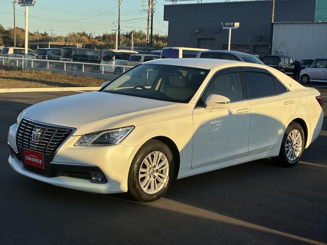 クラウン ロイヤル　純正ナビ　フルセグＴＶ　ＢＴ　ＥＴＣ　ＬＥＤ　Ｂカメラ　フォグランプ　オートライト　ステアリングスイッチ　横滑り防止装置　Ｗエアコン　純正アルミ１６インチ　カーテンエアバック　電動格納ミラー（4枚目）