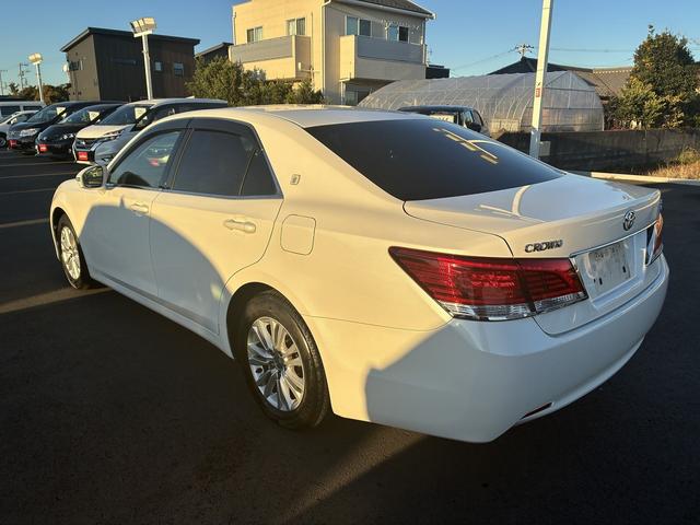 クラウン ロイヤル　純正ナビ　フルセグＴＶ　ＢＴ　ＥＴＣ　ＬＥＤ　Ｂカメラ　フォグランプ　オートライト　ステアリングスイッチ　横滑り防止装置　Ｗエアコン　純正アルミ１６インチ　カーテンエアバック　電動格納ミラー（10枚目）