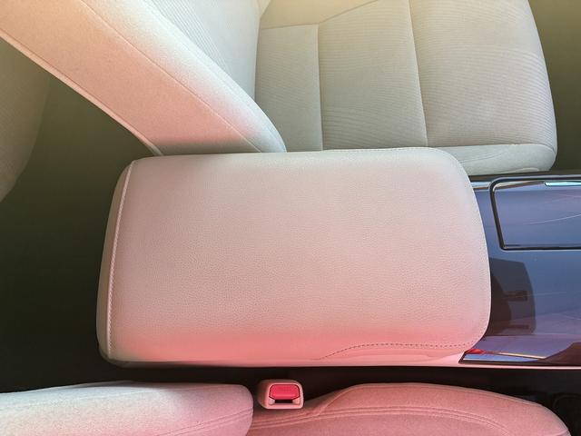 クラウン ロイヤル　純正ナビ　フルセグＴＶ　ＢＴ　ＥＴＣ　ＬＥＤ　Ｂカメラ　フォグランプ　オートライト　ステアリングスイッチ　横滑り防止装置　Ｗエアコン　純正アルミ１６インチ　カーテンエアバック　電動格納ミラー（20枚目）