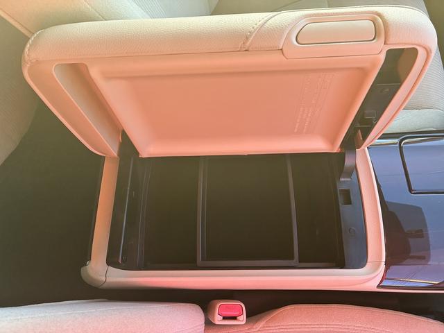 クラウン ロイヤル　純正ナビ　フルセグＴＶ　ＢＴ　ＥＴＣ　ＬＥＤ　Ｂカメラ　フォグランプ　オートライト　ステアリングスイッチ　横滑り防止装置　Ｗエアコン　純正アルミ１６インチ　カーテンエアバック　電動格納ミラー（21枚目）