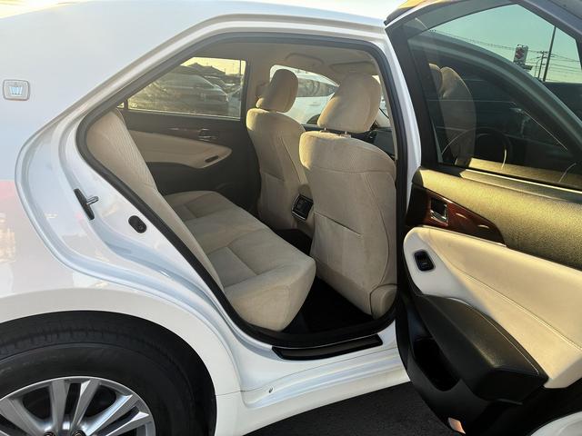 クラウン ロイヤル　純正ナビ　フルセグＴＶ　ＢＴ　ＥＴＣ　ＬＥＤ　Ｂカメラ　フォグランプ　オートライト　ステアリングスイッチ　横滑り防止装置　Ｗエアコン　純正アルミ１６インチ　カーテンエアバック　電動格納ミラー（22枚目）