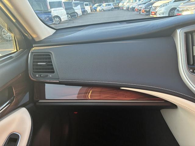 クラウン ロイヤル　純正ナビ　フルセグＴＶ　ＢＴ　ＥＴＣ　ＬＥＤ　Ｂカメラ　フォグランプ　オートライト　ステアリングスイッチ　横滑り防止装置　Ｗエアコン　純正アルミ１６インチ　カーテンエアバック　電動格納ミラー（23枚目）