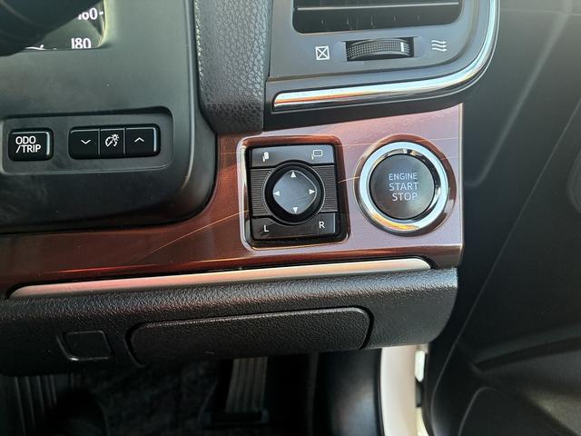 クラウン ロイヤル　純正ナビ　フルセグＴＶ　ＢＴ　ＥＴＣ　ＬＥＤ　Ｂカメラ　フォグランプ　オートライト　ステアリングスイッチ　横滑り防止装置　Ｗエアコン　純正アルミ１６インチ　カーテンエアバック　電動格納ミラー（35枚目）