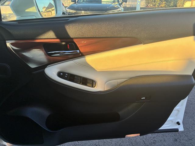 クラウン ロイヤル　純正ナビ　フルセグＴＶ　ＢＴ　ＥＴＣ　ＬＥＤ　Ｂカメラ　フォグランプ　オートライト　ステアリングスイッチ　横滑り防止装置　Ｗエアコン　純正アルミ１６インチ　カーテンエアバック　電動格納ミラー（37枚目）