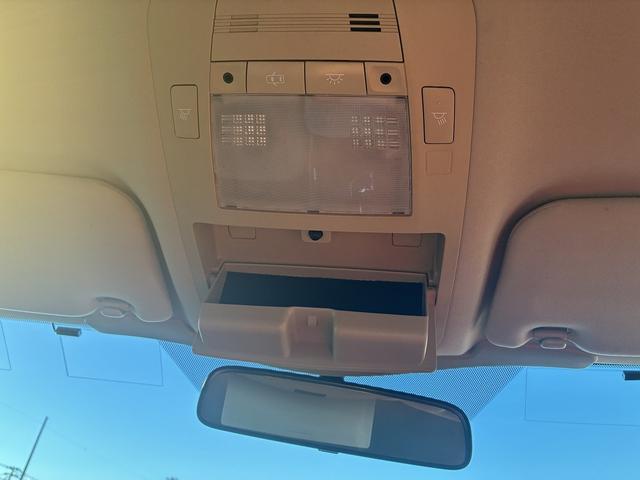 クラウン ロイヤル　純正ナビ　フルセグＴＶ　ＢＴ　ＥＴＣ　ＬＥＤ　Ｂカメラ　フォグランプ　オートライト　ステアリングスイッチ　横滑り防止装置　Ｗエアコン　純正アルミ１６インチ　カーテンエアバック　電動格納ミラー（43枚目）