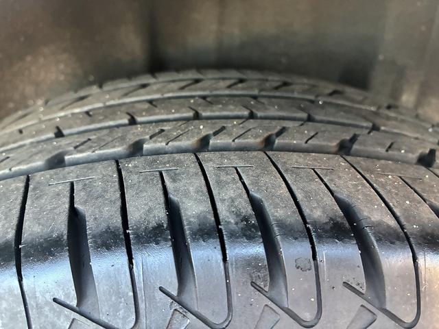 クラウン ロイヤル　純正ナビ　フルセグＴＶ　ＢＴ　ＥＴＣ　ＬＥＤ　Ｂカメラ　フォグランプ　オートライト　ステアリングスイッチ　横滑り防止装置　Ｗエアコン　純正アルミ１６インチ　カーテンエアバック　電動格納ミラー（53枚目）