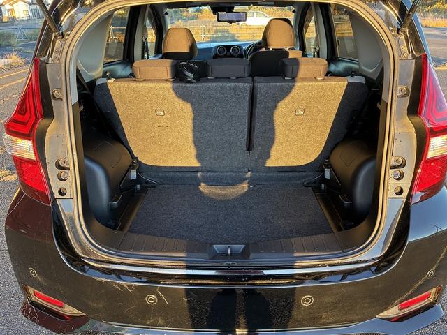 ノート e-パワー X 全方位カメラ 横滑り防止装置 レーンアシスト オートライト 純正アルミホイール LED 電動格納ミラー ドライブレコーダー コーナーセンサー LED パーキングスタート(17枚目)