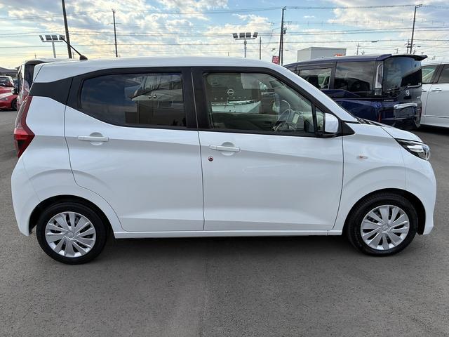 eKワゴン M 社外ナビ ETC コーナーセンサー オートライト CD DVD ステアリングスイッチ 電動格納ミラー キーレス アイドリングストップ ベンチシート 助手席エアーバック フロアマット(7枚目)