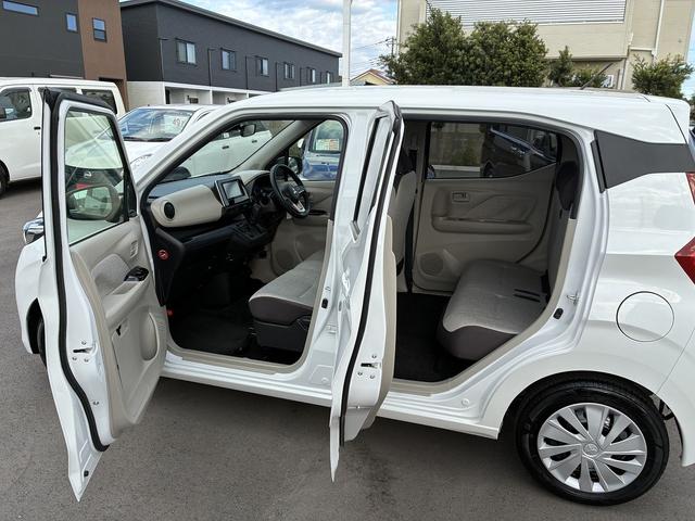 eKワゴン M 社外ナビ ETC コーナーセンサー オートライト CD DVD ステアリングスイッチ 電動格納ミラー キーレス アイドリングストップ ベンチシート 助手席エアーバック フロアマット(12枚目)